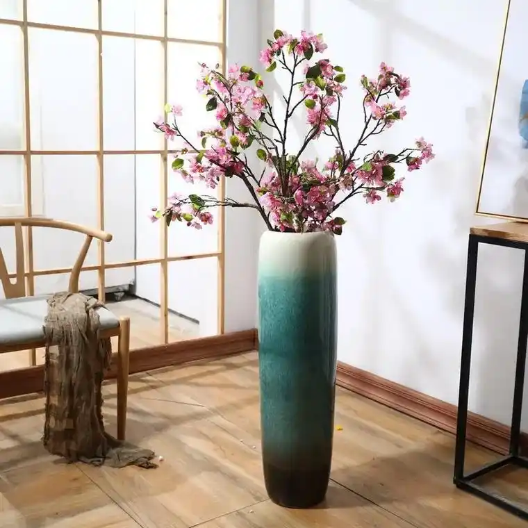 这个陶瓷花瓶真的太美了,大号的设计很有气势,放在客厅里非常有 - 抖