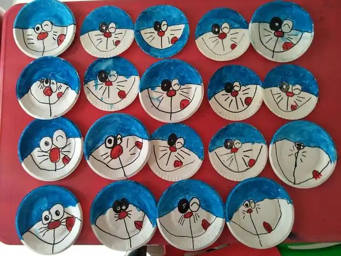 陈庄幼儿园绘画班12月11日课程盘子画《哆啦a梦》