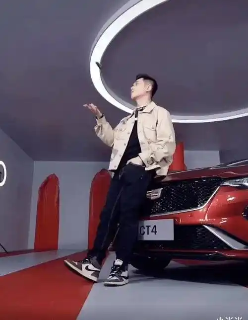 原创李佳琦的小助理拍汽车广告瘦了20斤的感觉帅成小鲜肉