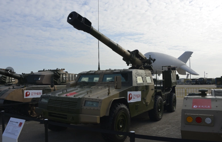 中国陆军自行火炮群世界一流,可为何还用10人伺候的老炮?_牵引