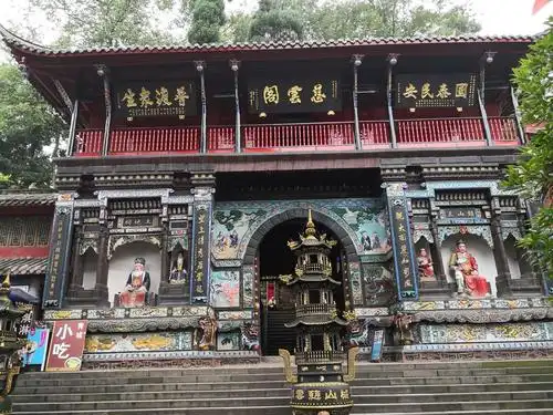 索道上站第一观慈云阁,非常精美的门楼.