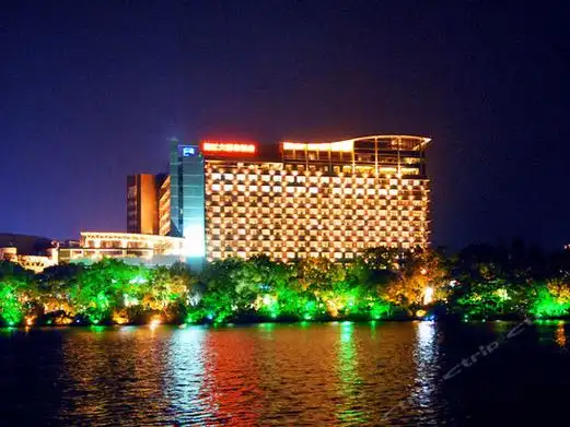 p>桂林漓江大瀑布饭店是在原 a href="#" data-lemmaid="118453">