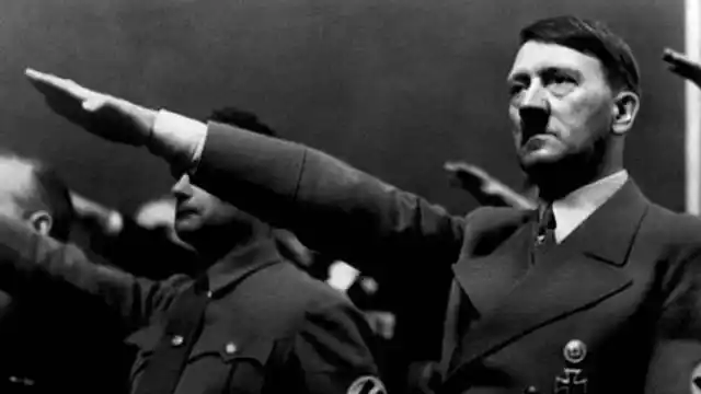 2中国男游客德国国会行「纳粹礼」拍照被捕 网友:为什