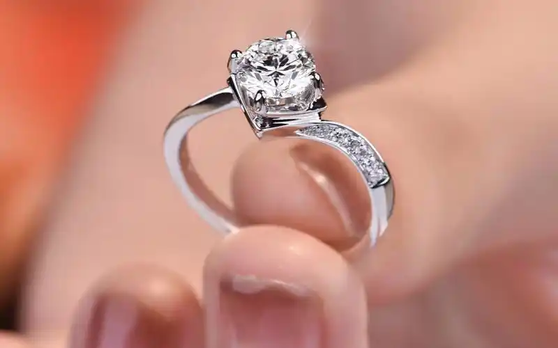 扭臂戒托95搭配30分,f色,vs1净度钻石,经典优雅,尽显奢华95