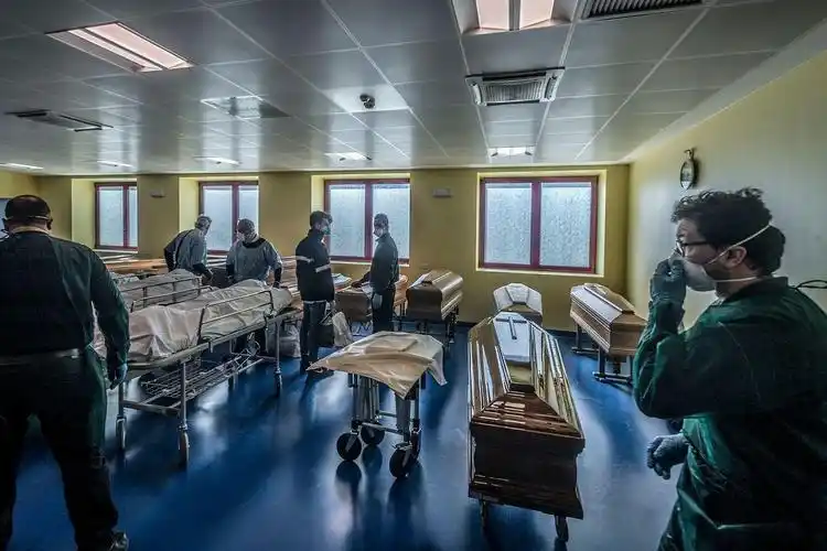 意大利贝加莫省ponte san pietro医院的太平间,截至当地时间3月31