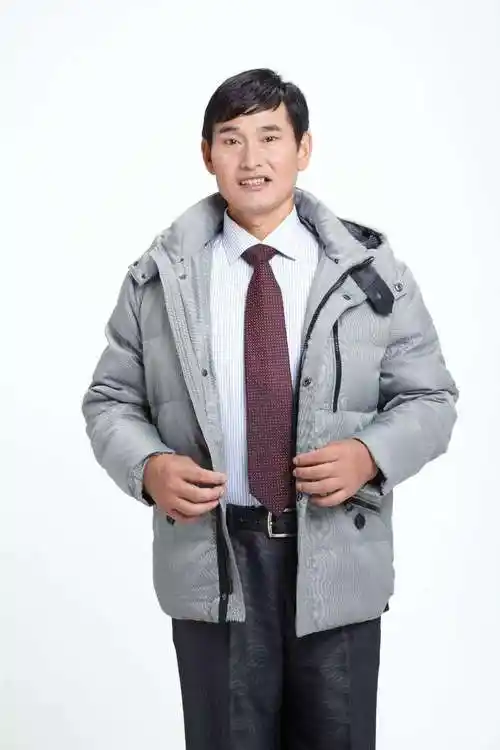 大衣哥朱之文2019年换了一辆新座驾,顶配才7万,还发了16字箴言