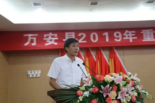 我县举行重大工业项目集中签约仪式_万安