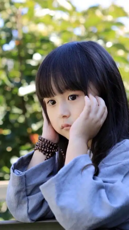 汉服照小萝莉刘楚恬在网络上的照片配上激萌的表情萌翻网友(人民网评)