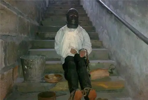 原创法国"铁面人",戴着铁罩被囚禁34年,去世后痕迹被销毁,他是谁