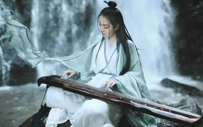 100首古琴曲告诉你弹古琴的女人美到了骨子里