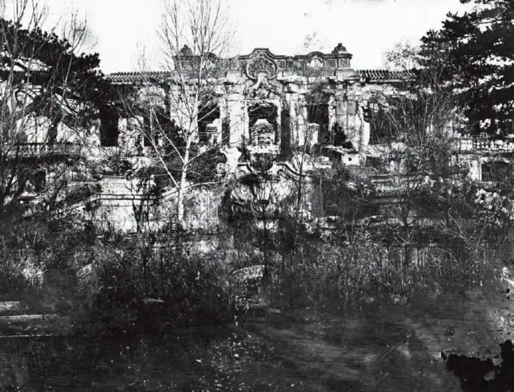1873年,当时还没完全被摧毁的圆明园