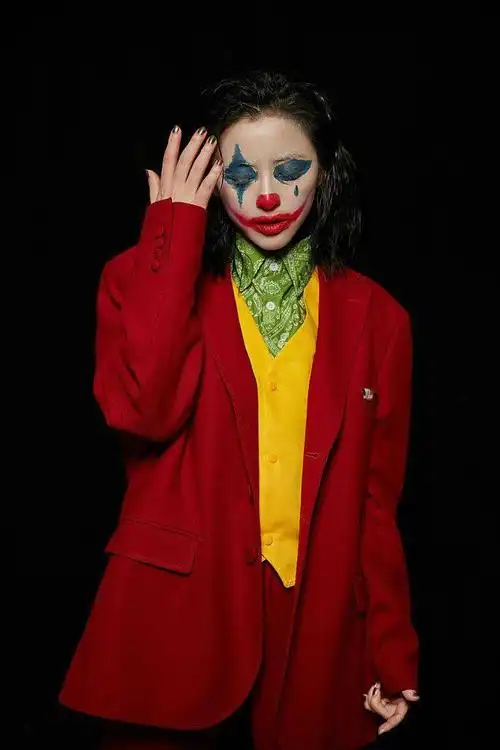 黄小蕾综艺cos小丑嗨翻全场 谈儿时经历分享"气氛担当"法则