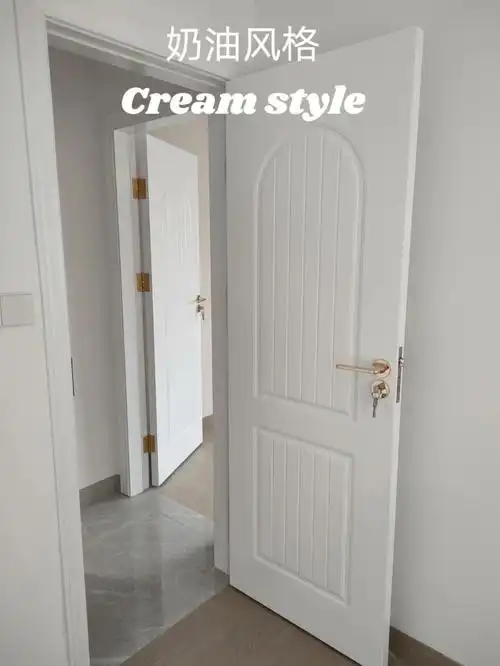 奶油风格白色橡木门