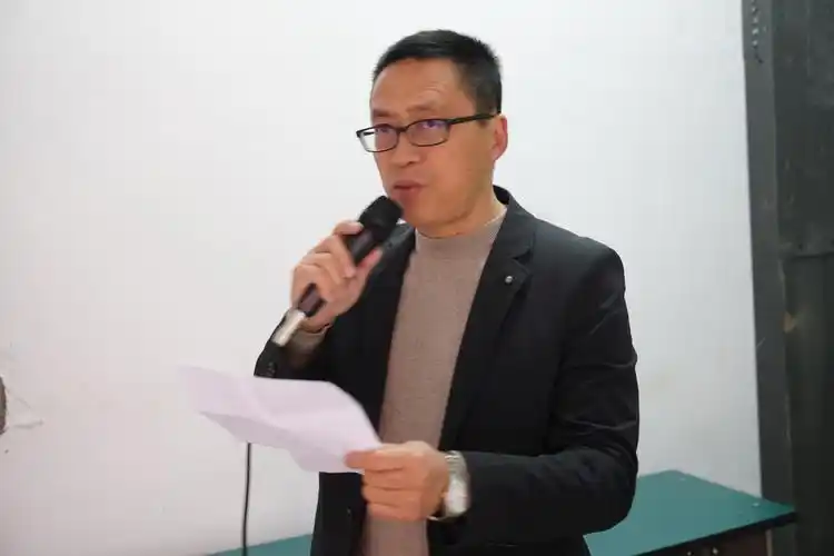 携手共进,让梦想起航——安义中学召开家长会