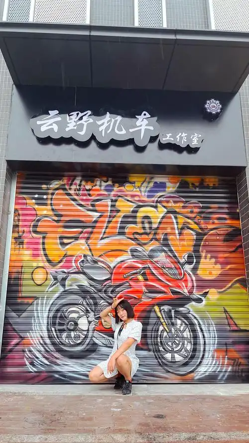 卷闸门机车涂鸦