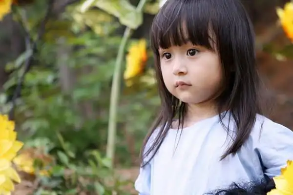 她2岁出道年入百万,因颜值太高"被禁止整容",如今变这样