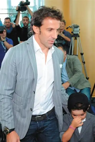 作为2015年亚洲杯形象大使,皮耶罗将出席抽签仪式,并将上台抽签.