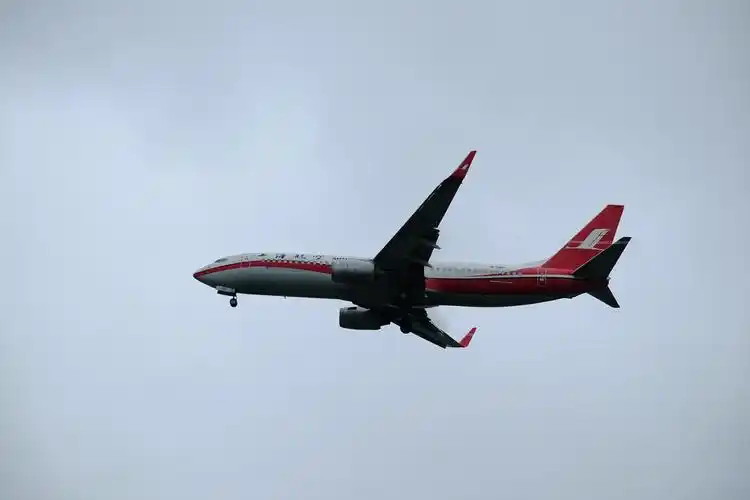 上海航空 波音737-800