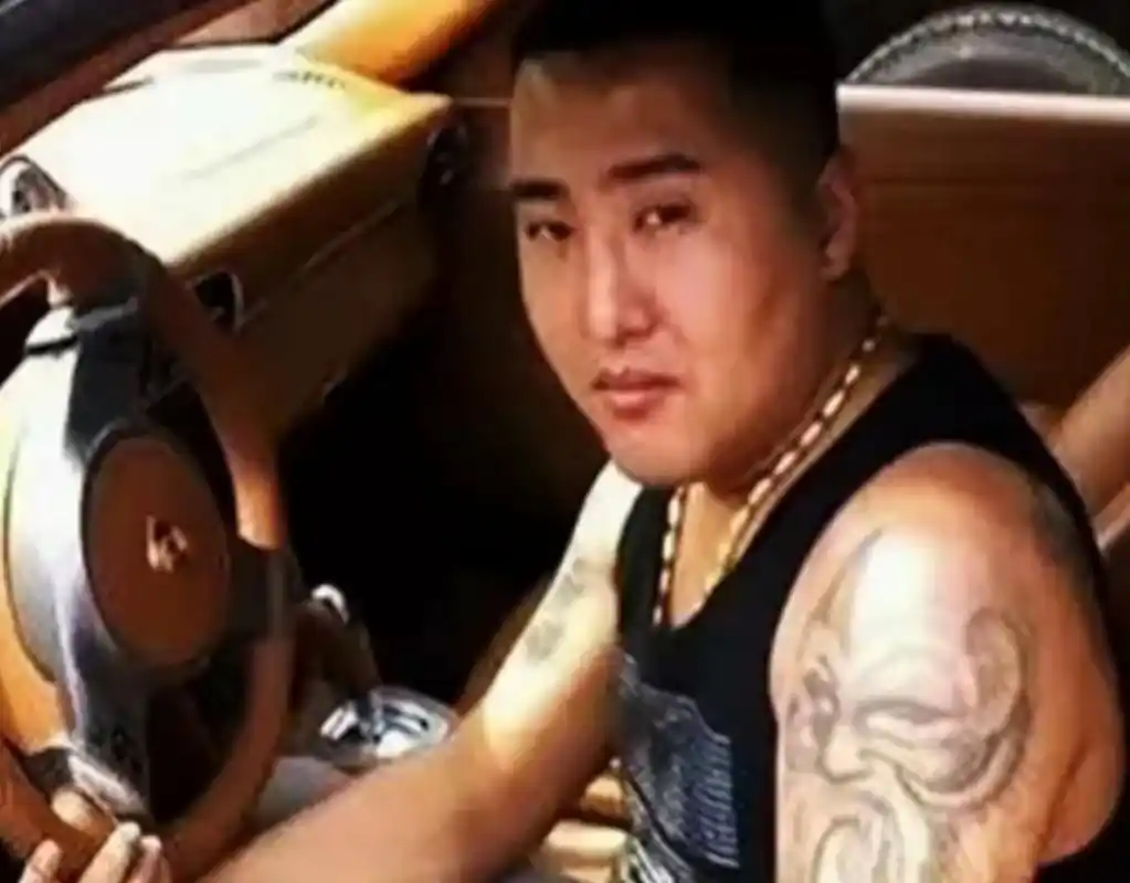 2000年的5月份,德惠的一把大哥徐明领着手下吴铁和张立新就来到了长春