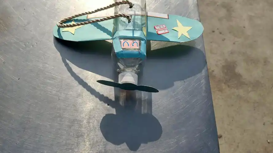 西簧乡中心小学小发明小制作作品展览