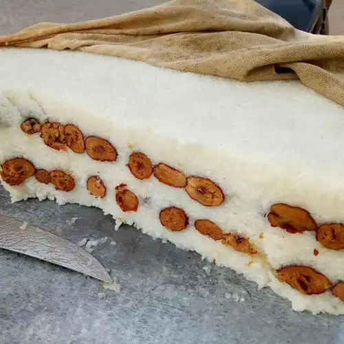 江米糕——比较平常买上一点荷叶一包,凉凉的黏黏的好吃