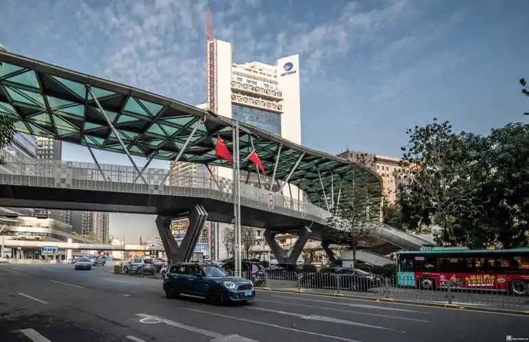 创业路人行天桥