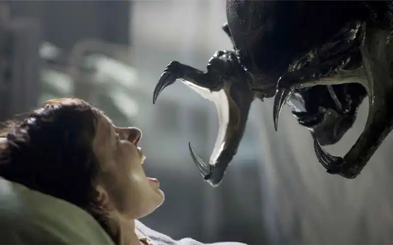 经典科幻惊悚电影,外星生物迫降地球,人类沦为寄生工具!