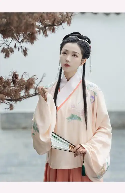 寻卿原创汉服相思绣花明制袄裙交领琵琶挂里汉服