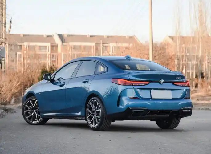 宝马最便宜的进口轿跑,运动操控超3系,价格仅比1系贵2万多