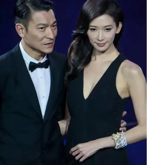 林志玲曾坦言过自己的偶像是一代天王刘德华,但是我们的志玲姐姐在