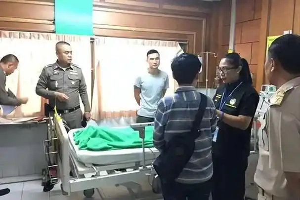 时隔5年,泰国坠崖的王暖暖再次怀孕,六一去山上祈福,孕相明显