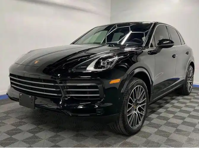 2020porsche卡宴外黑内红