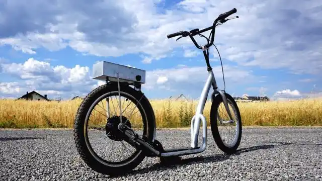 老外用单车爆改成一辆电动车,简单实用,动手能力也是没谁了