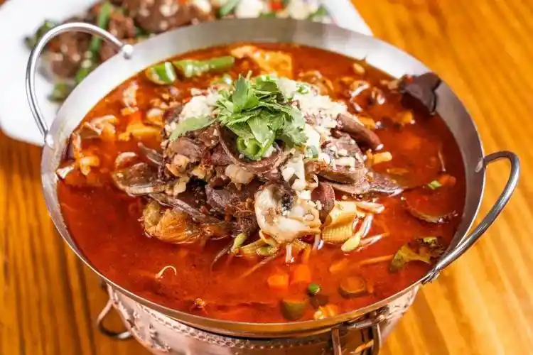 羊杂锅仔毛血旺锅仔肥牛锅仔小红炒鸡夜小红炒虾尾地址:镇平县万隆