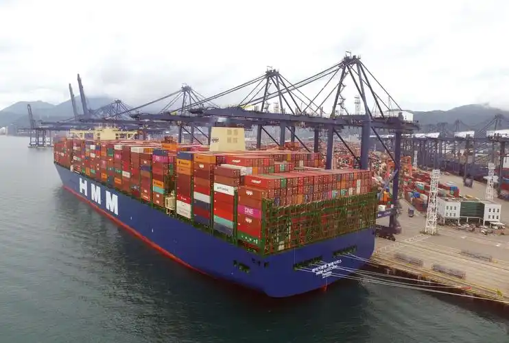 全球最大集装箱巨轮现代阿尔赫西拉斯首航深圳盐田港