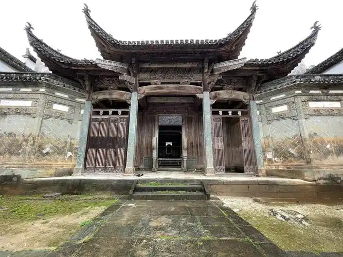 徽州祠堂真是漂亮,是整个古村落中最高最华丽的建筑