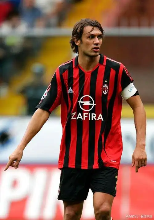 历史最佳左后卫,马尔蒂尼和卡洛斯该选谁