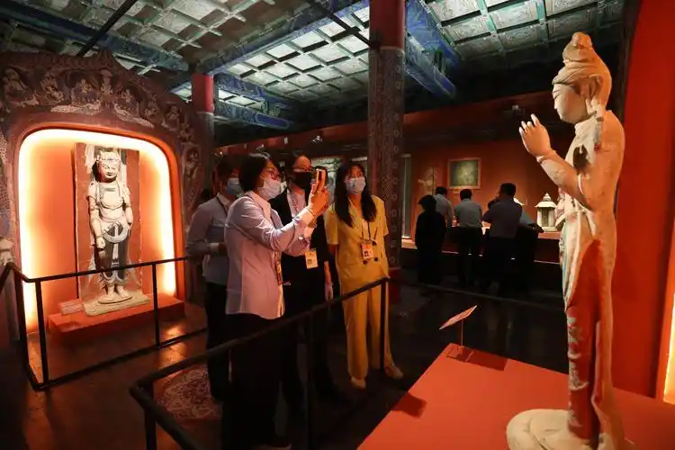 当故宫遇见敦煌敦行故远故宫敦煌特展开幕