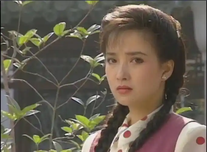 颜值成谜的3位女星,离开琼瑶剧便不再惊艳,岳翎俞小凡反差大