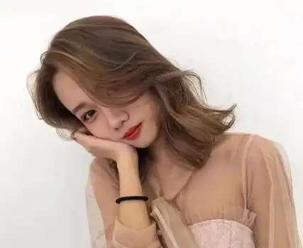 今年染头发流行什么颜色好看(染发颜色大全2019图片 显白) - 看百科