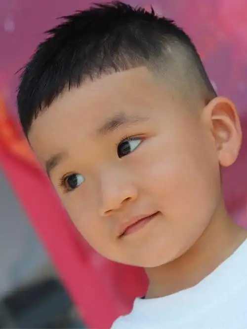 从小男孩小寸头到小男孩不连接发型,从小男孩锅盖头到小男孩半扎发,本