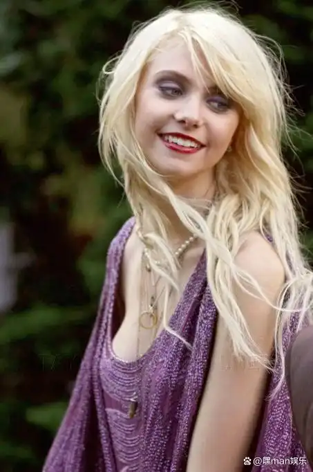 泰勒·摩森离开好莱坞的真正原因 从绯闻女孩到摇滚天后的真相