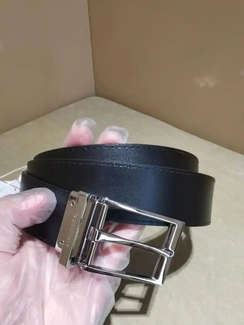 burberry || 男士双面皮带 双面叠层皮革,暗格和光革面,一条皮带两种