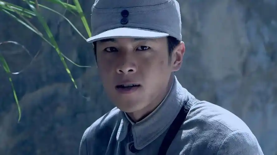 雪豹坚强岁月:小鬼子疯狂进攻,周卫国掩护队友,不幸被炮弹炸伤