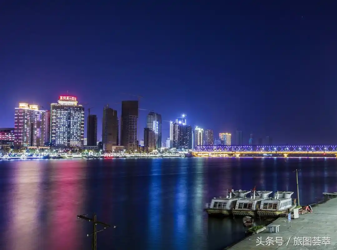 湖北第二大城市,人口超600万,拥有5座火车站和1座机场