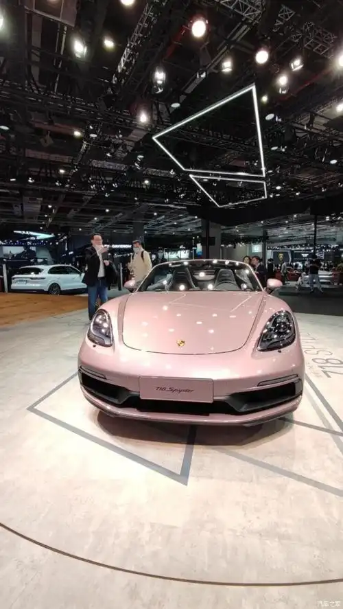 保时捷718pyder绝对能够有吸人女性眼球的魅力