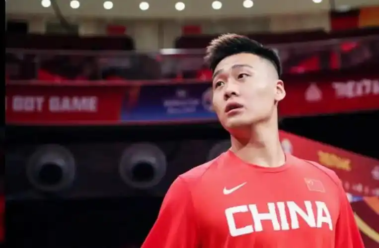 爆赵睿落选集训后谁注意他在干嘛现身机场度假神态却很憔悴