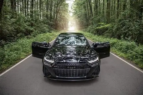 黑武士奥迪rs7,优雅中隐约露出一丝丝的凶悍!