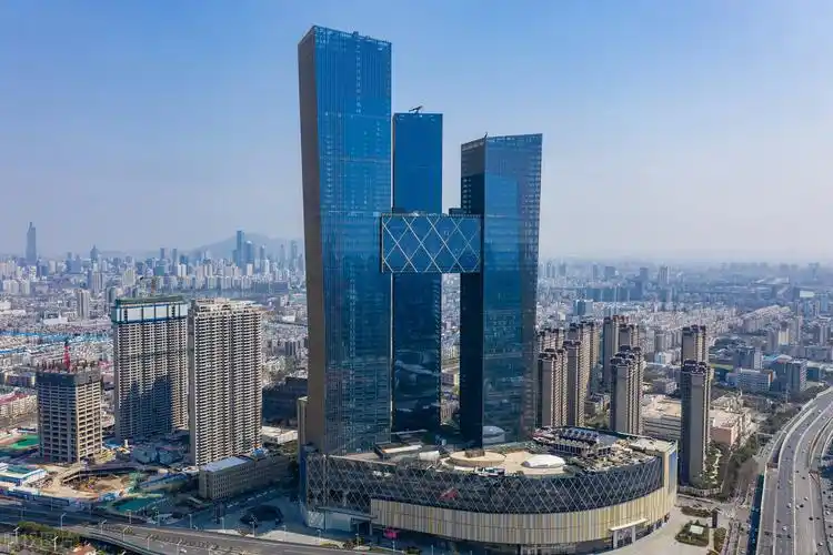 全球最高的三塔连体建筑——南京金鹰世界,造型极具雕塑感 - 文化资讯