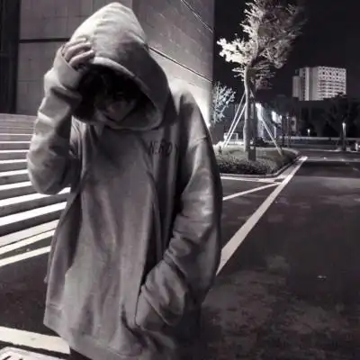 黑白色调颓废伤感的男生个性头像